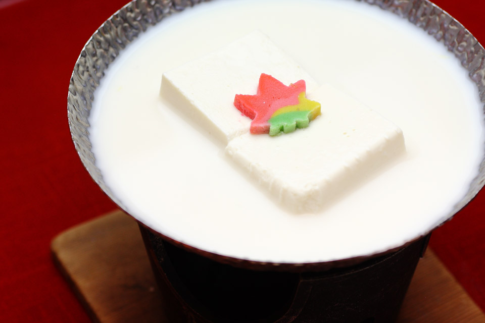 忍野の富士山湧水を使った、そばと豆腐
